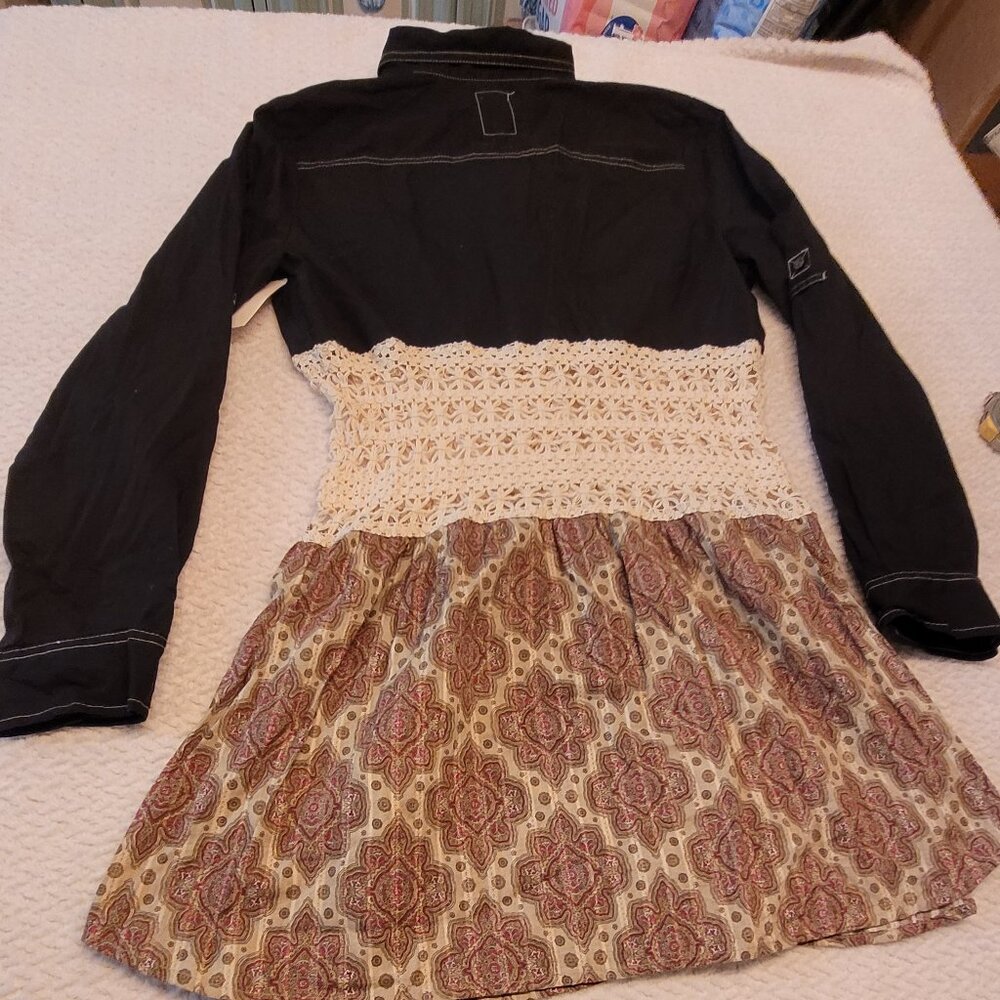 Womens Boho Shabby Diva Top Size M Denim/ Floral Pattern with Crochet Waistline - Picture 9 of 10